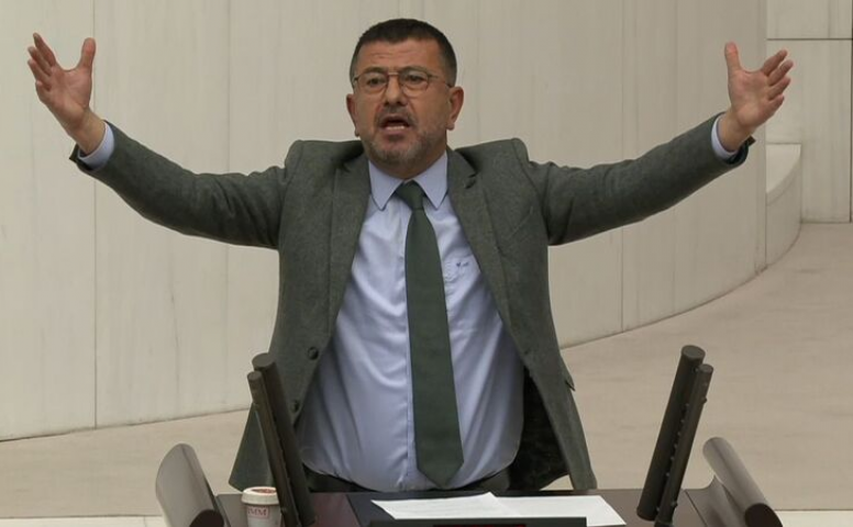 “BAKANLIK HİKAYE OKUMAK YERİNE NE YAPACAĞINI ANLATMALI”