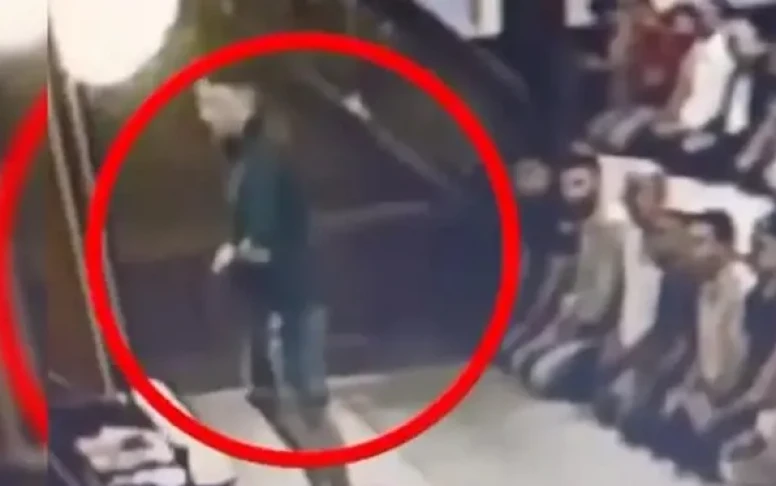 Malatya’da Camiye şapka ve şortla girip mihrapta namazla dalga geçti