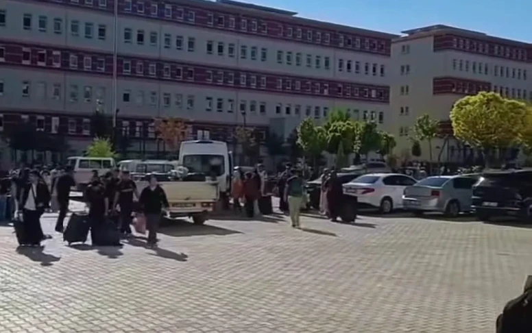 Kız ve Erkek yurttu değişikliğinde rezillik diz boyu!