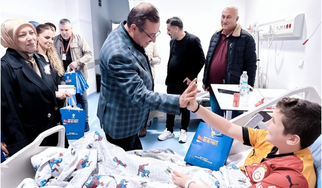 Bayramın en anlamlı ziyareti! Ali Bakan'dan miniklere moral.