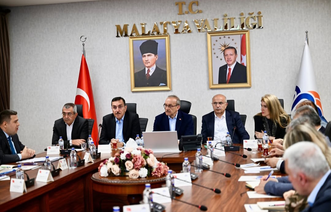 Malatya’da sanayi esnafının feryadı için kritik toplantı yapıldı. 