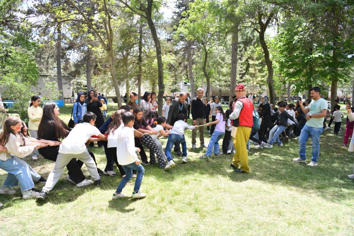 Yeşilyurt Belediyesi ‘Çocuk Şenliği’ renkli görüntülere sahne oldu