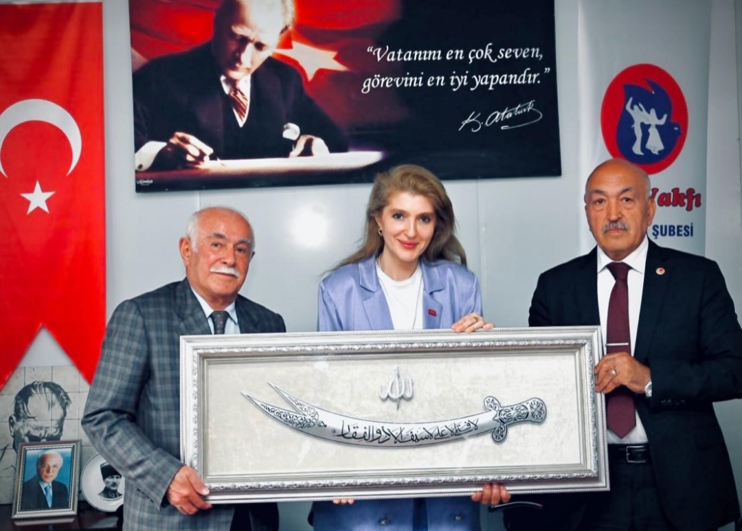 Şeyh torunu Ölmeztoprak’tan Alevilere büyük destek!