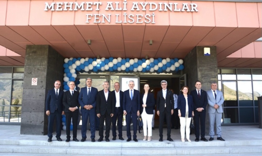 Eğitime Adanmış Bir Hikâye: Aydınlar’ın Mezuniyet Gururu