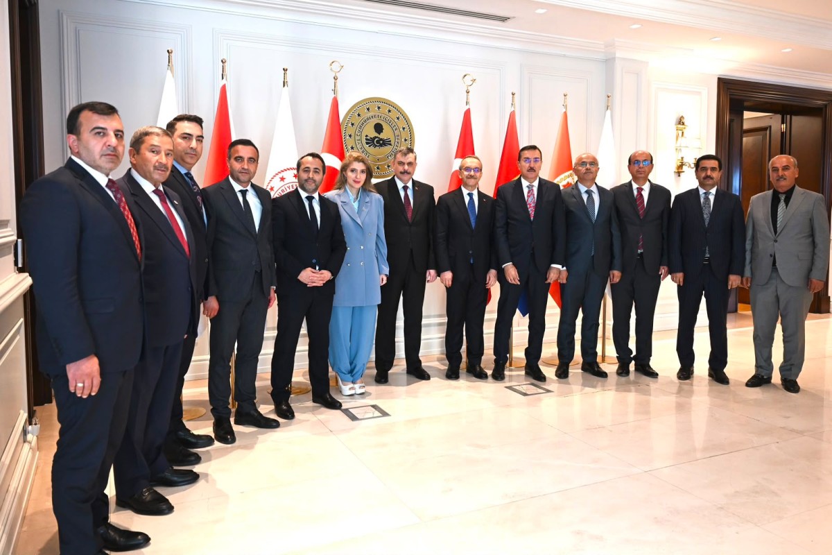 Ak Parti'de tuhaf ilişki! İhsan Koca muhtarla diğerleri Bakan ile görüştü!