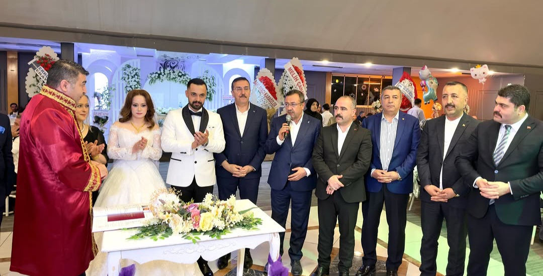 Malatya’da Siyaseti Buluşturan Görkemli Düğün!