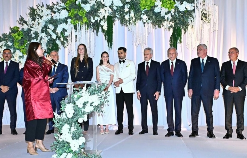 Üstündağ Ailesinde Görkemli Düğün: Nikâh Şahitleri Dikkat Çekti