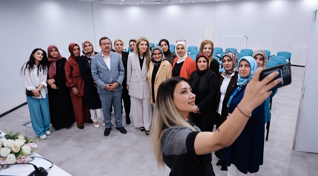 Dikkat Çeken Ayrışma: Vekiller Farklı Cephelerde mi?