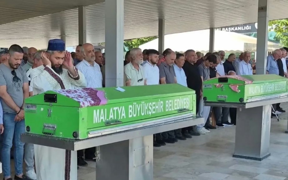 Malatya’da Aile Faciası: Anne ve Kızı Gözyaşlarıyla Uğurlandı