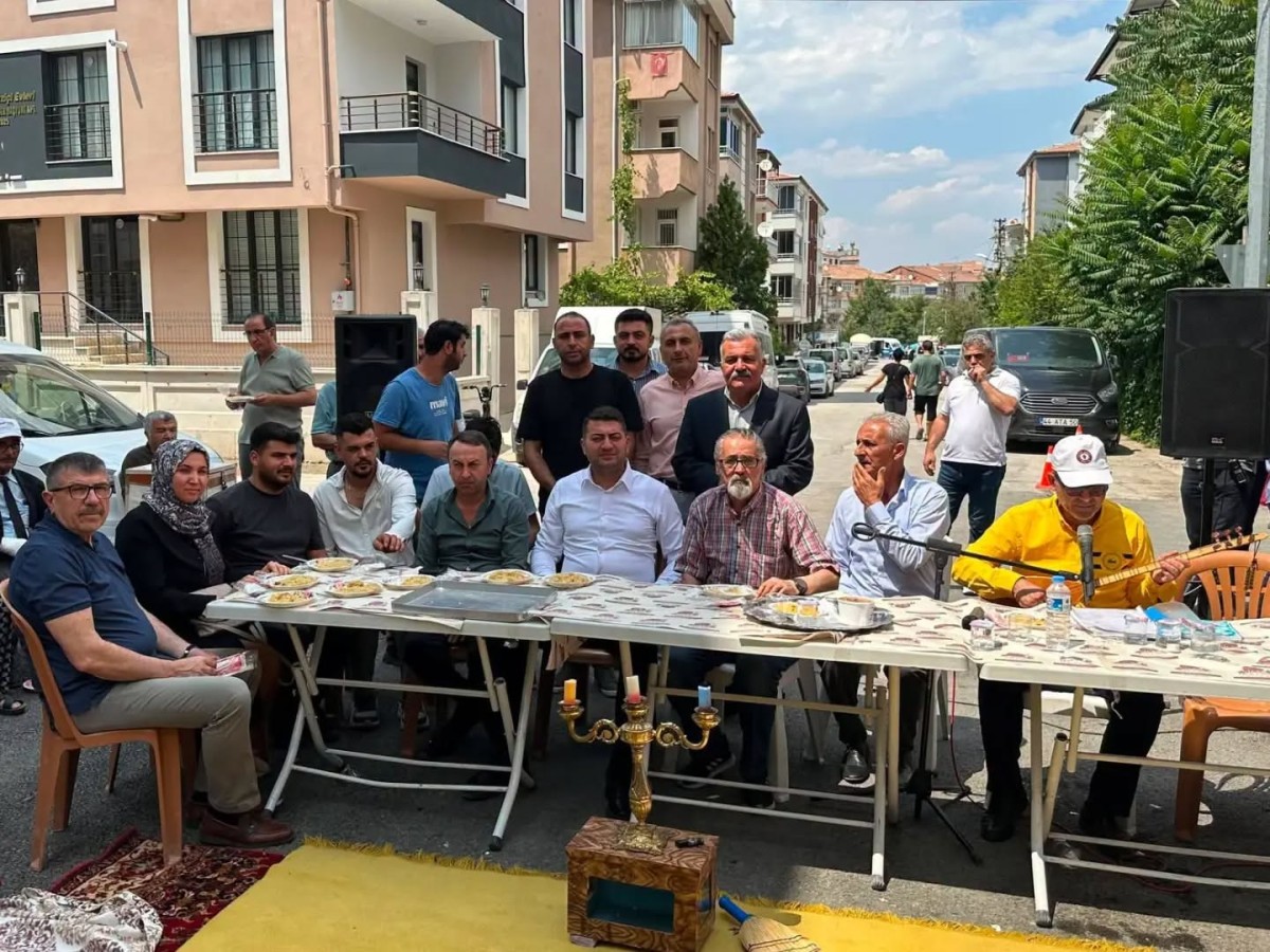 Aşure Lokması Siyasi Hesaplaşmaya Döndü! CHP'de Gerilim Tırmandı