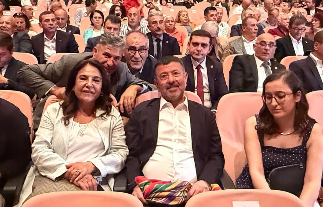 Eskişehirliler Veli Ağbaba'yı Bağırlarına Bastı!