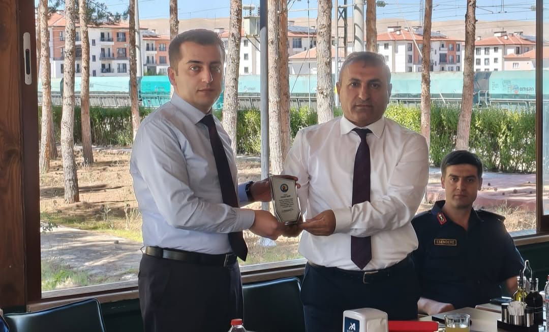 Yazıhan'da Duygusal Veda! Kaymakam Helallik İstedi