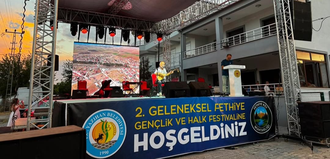 Fethiye Gençlik ve Halk Festivali'nde Binlerce Kişi Türkülerle Coştu