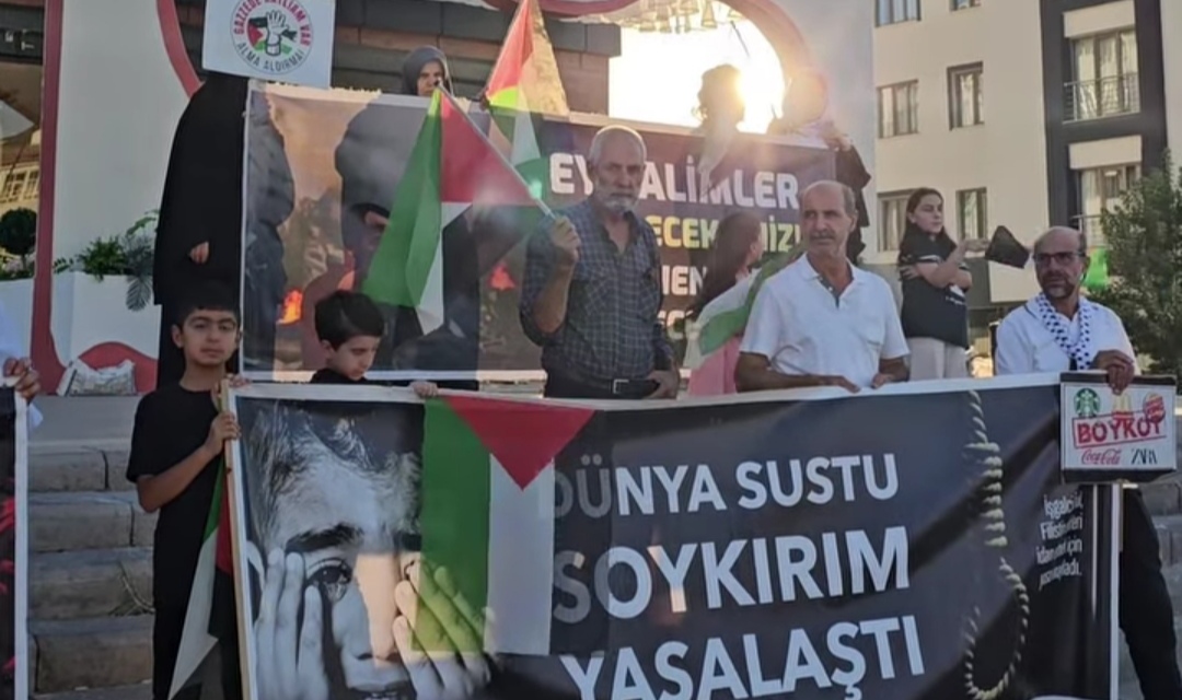 Onlar Boykot Ediyor, Burger King Müşteri Kazanıyor!