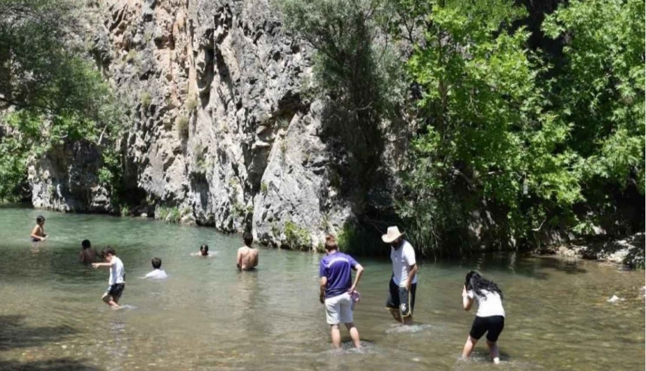 Serinlemek İçin Girdiği Çay Hayatına Mal Oldu!