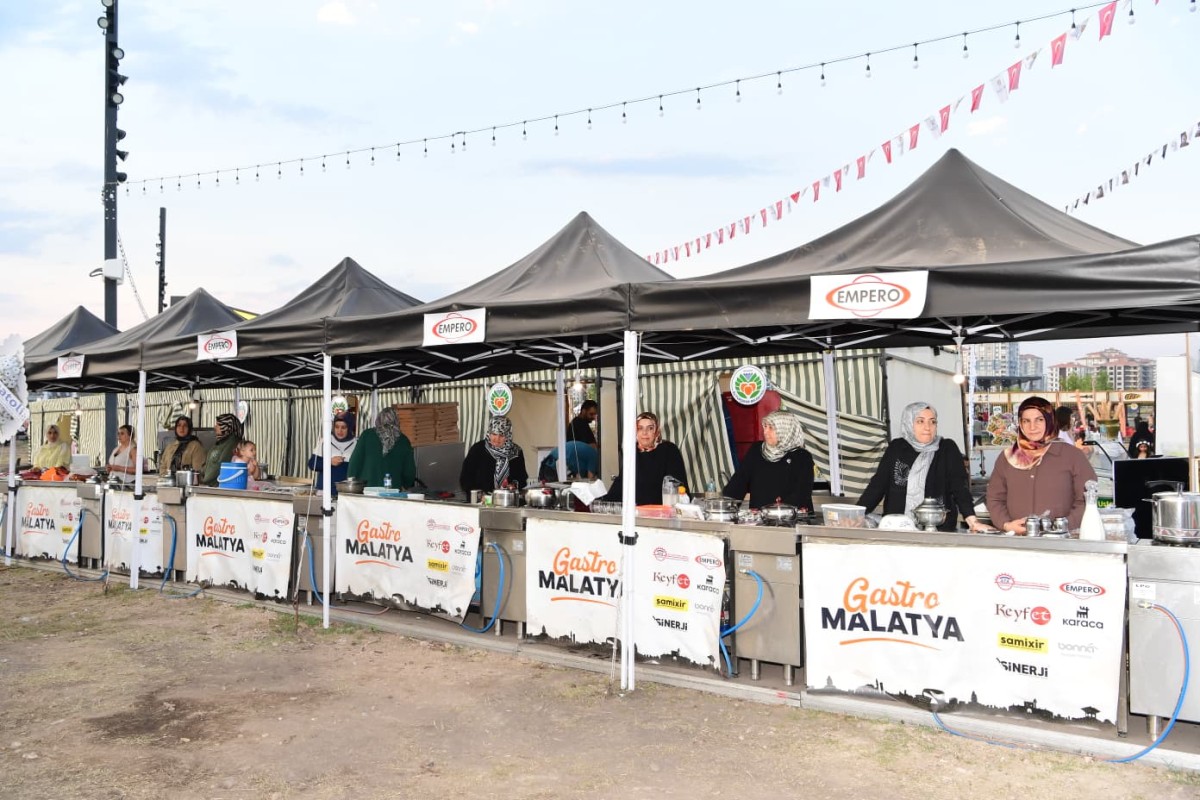 Malatya'da haımlar yemekleri ile yarıştı!