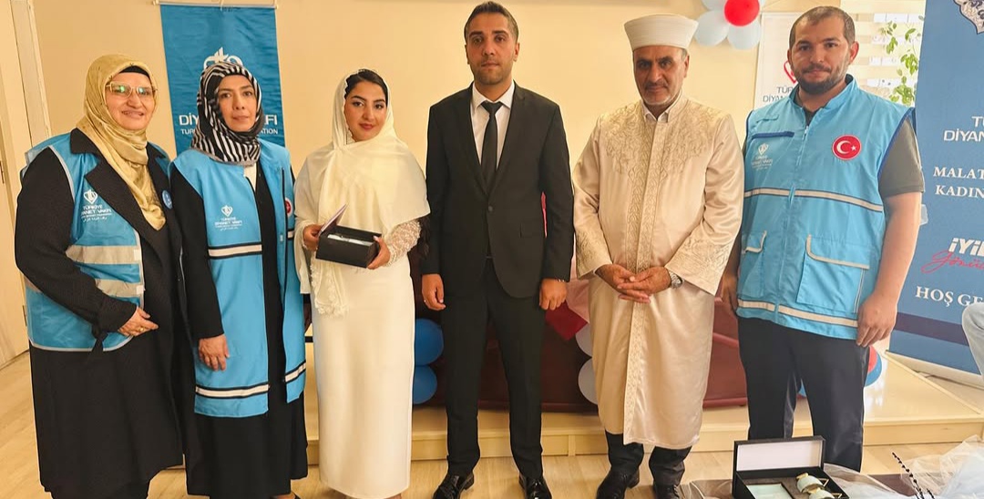 Malatya'da Müftü nikah  kıyıyor! Çiftler sırada