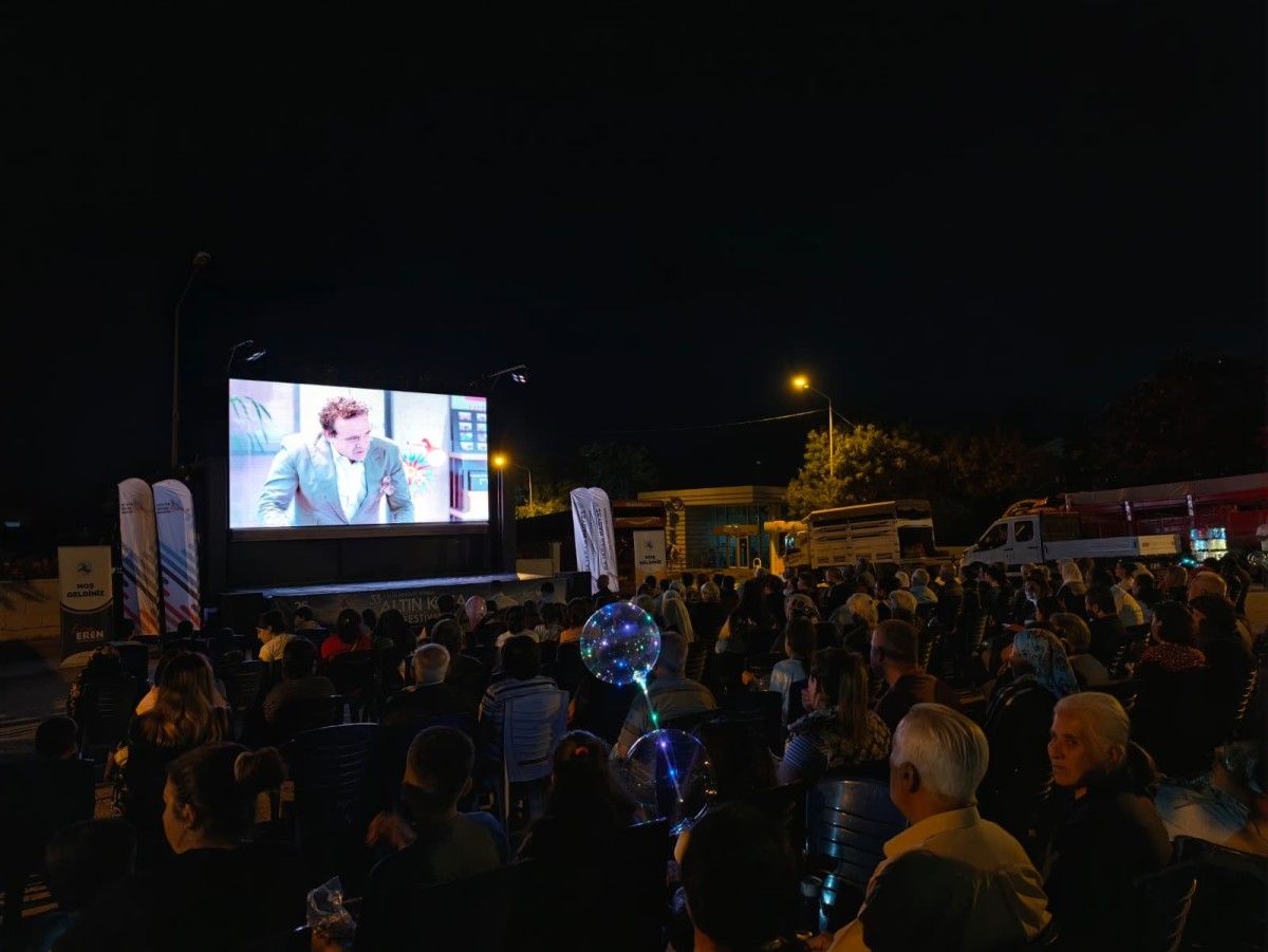 Arguvan’da meydan sinemaya dönüştü!