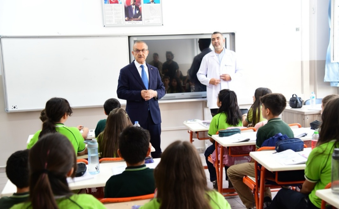 Vali Yavuz: “Doğru kitabı okuyun, kendinize güvenin”
