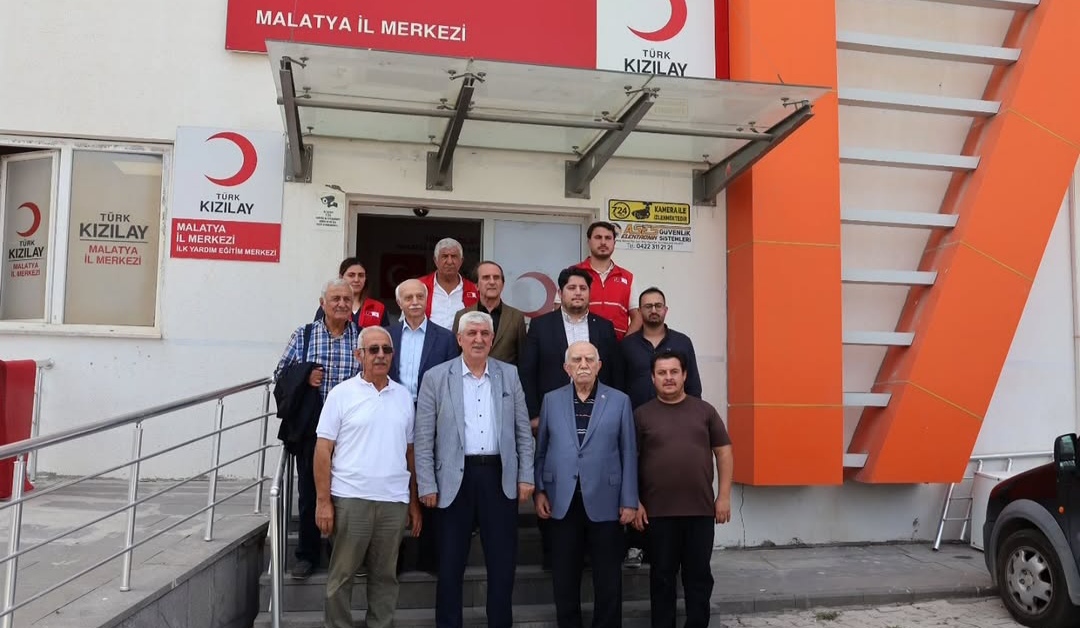 Eski Bakanlardan Kızılay Malatya'ya anlamlı ziyaret