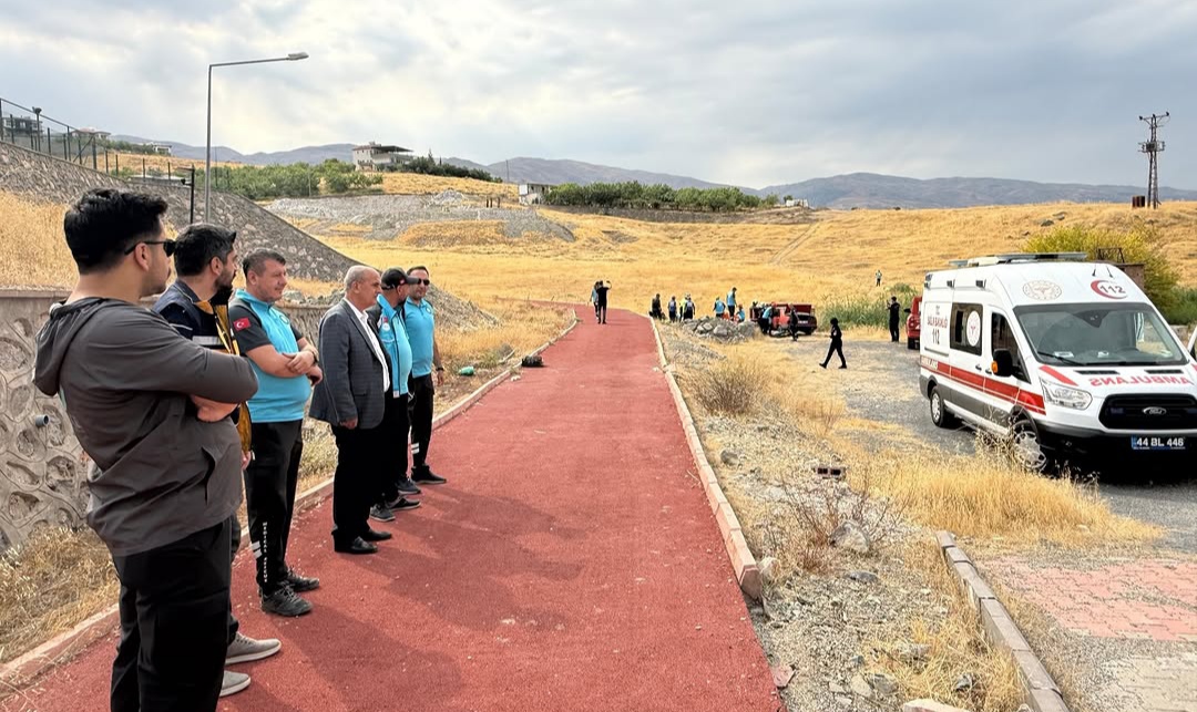 Kale’de deprem tatbikatı! Ekipler olası afete karşı sahaya indi