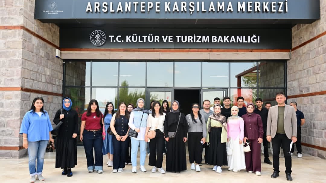 Battalgazi Belediyesi üniversitelileri şehri keşfe çıkardı