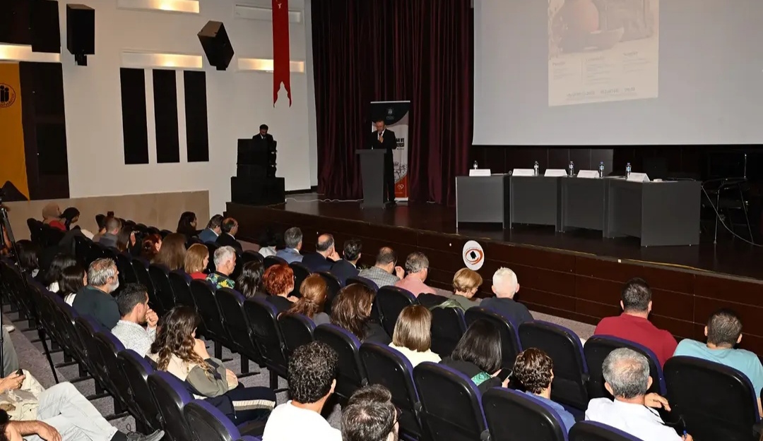 Rektör Akbulut, Seramik Sanat Eğitimi Konferansı’na katıldı