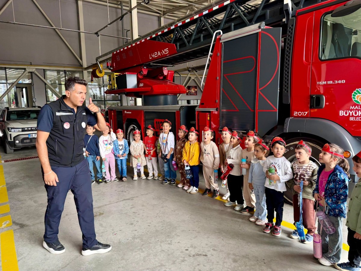 Yeşilyurt’un miniklerinden itfaiyeye meraklı ziyaret!