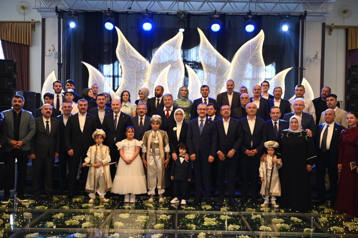 Bu düğün çok konuşulur! Soylu kirve oldu, Malatya kabinesi düğünde buluştu
