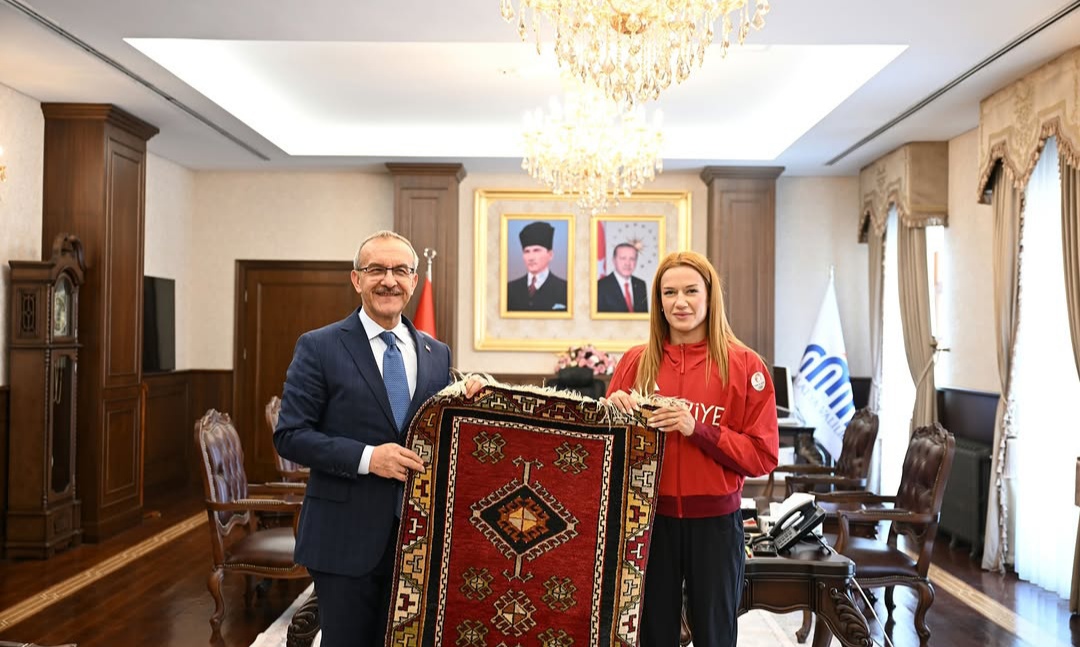 Şampiyon Hatice Akbaş’tan Vali Yavuz’a anlamlı ziyaret!