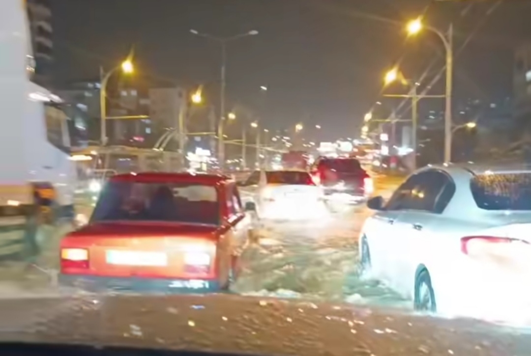 Malatya göle döndü! Sağanak ve şiddetli rüzgâr hayatı felç etti