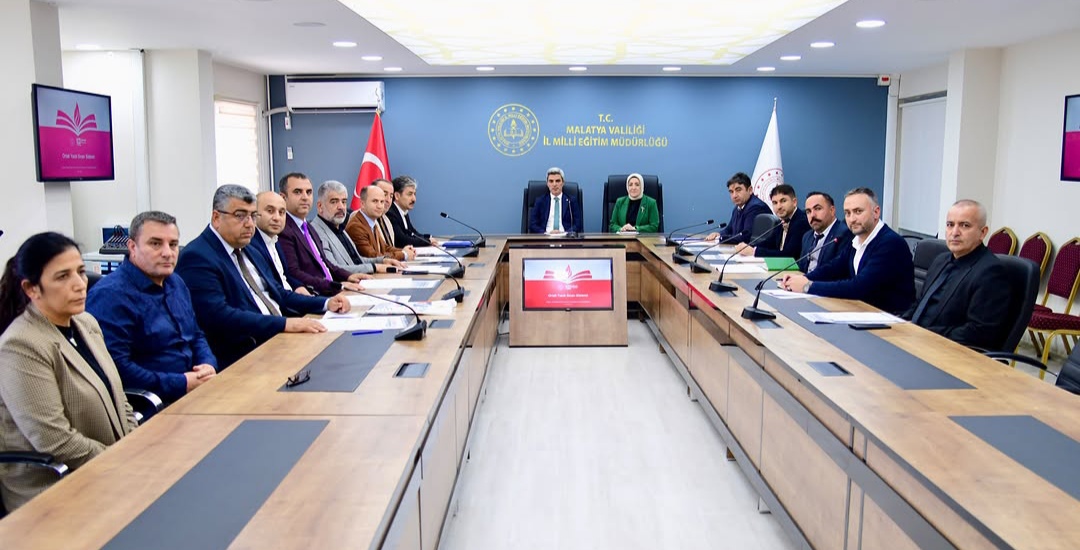 Cumhuriyet Bayramı İçin 103 Öğrenci 103 Fidan Dikecek