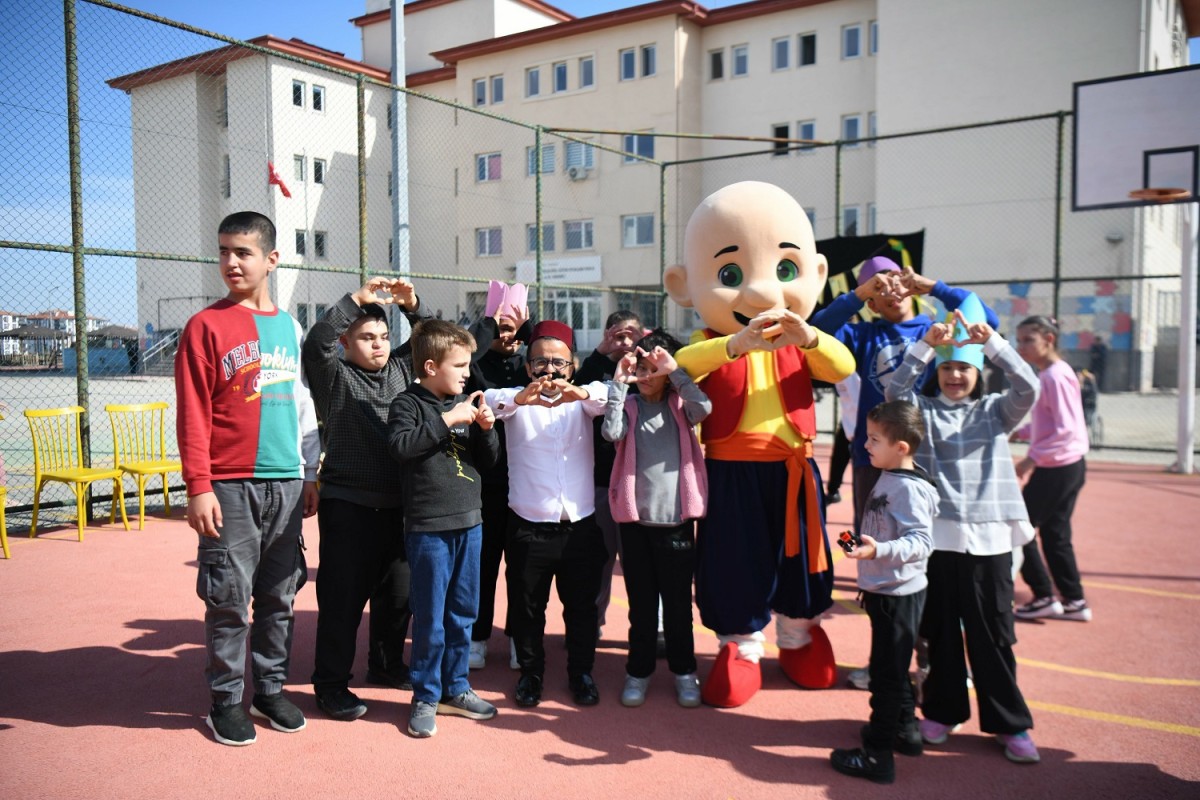 Yeşilyurt’un özel eğitim öğrencileri tiyatroyla buluştu