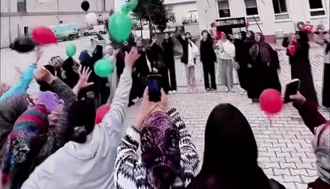 Öğrencilerden Gazze ve Filistin için özgürlük balonları!
