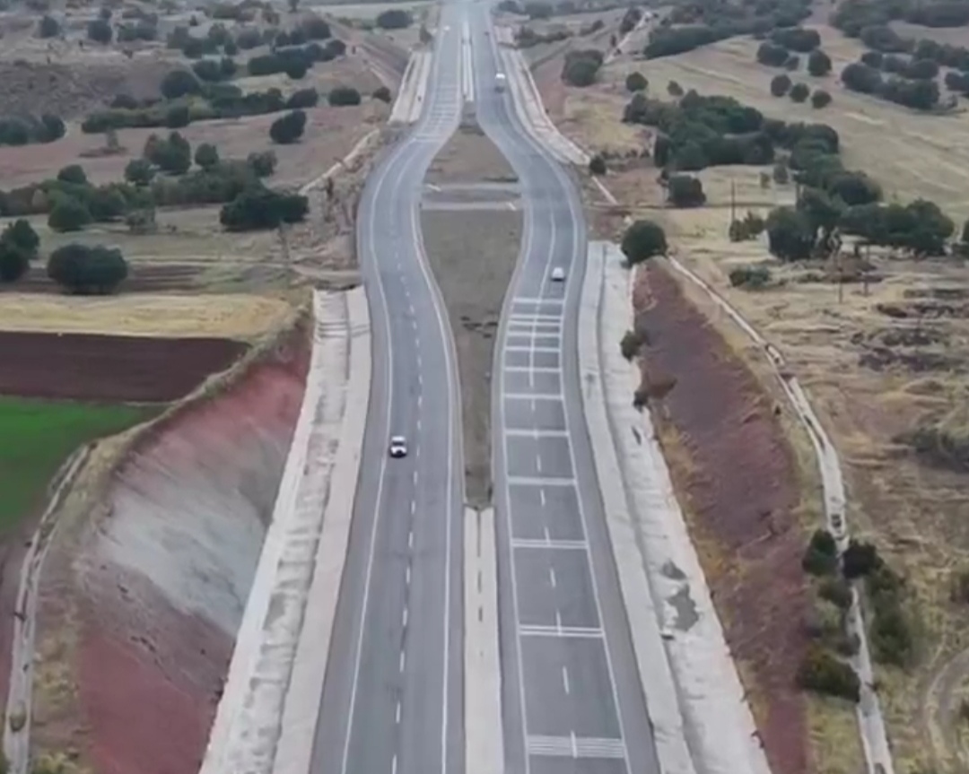 Bakan Uraloğlu, Malatya-Hekimhan yolunu örnek gösterdi