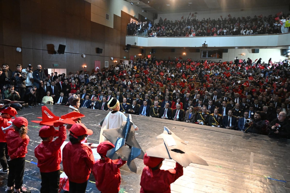 Cumhuriyet coşkusu salona sığmadı! Vatandaşlar bayrama sahip çıktı