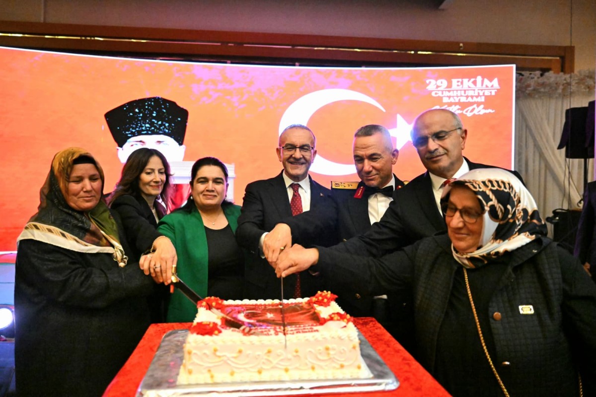 Malatya’da 29 Ekim balosuna yoğun katılım