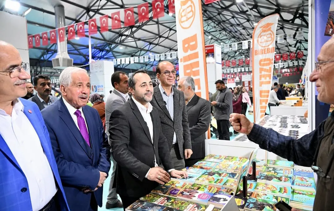 Kitap Fuarı Babacan’la Dolup Taştı: AK Parti Gövde Gösterisi Yaptı
