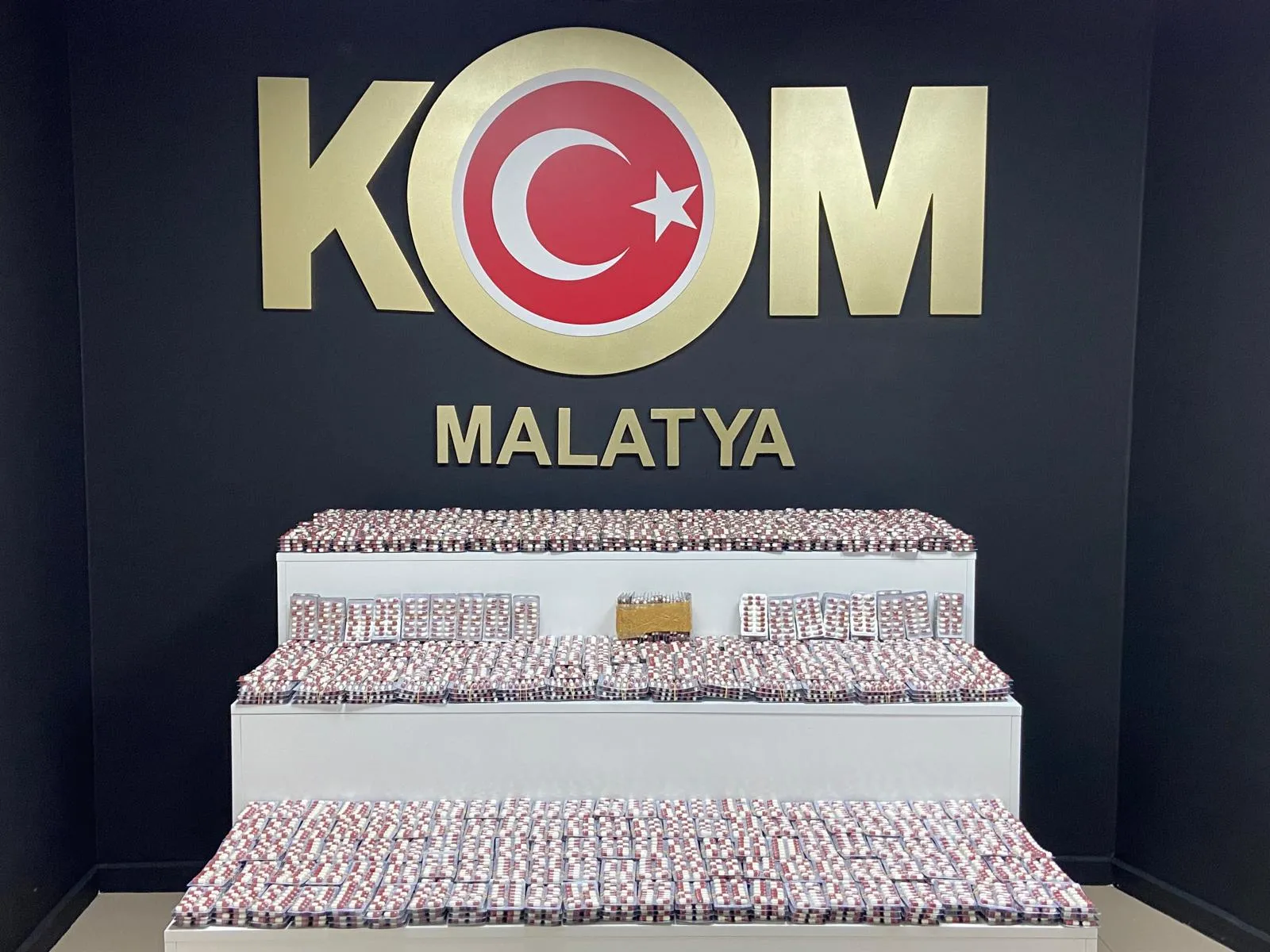 MALATYA'DA OPERASYONDA BİNLERCE UYUŞTURCU HAP YAKALANDI