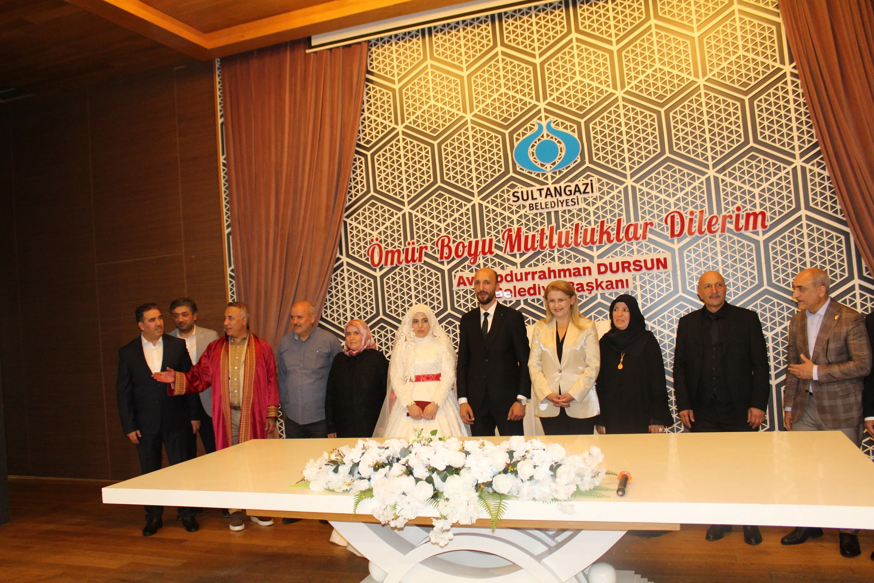 Malatyalılar İstanbul’da düğünde buluşup hasret giderdi!
