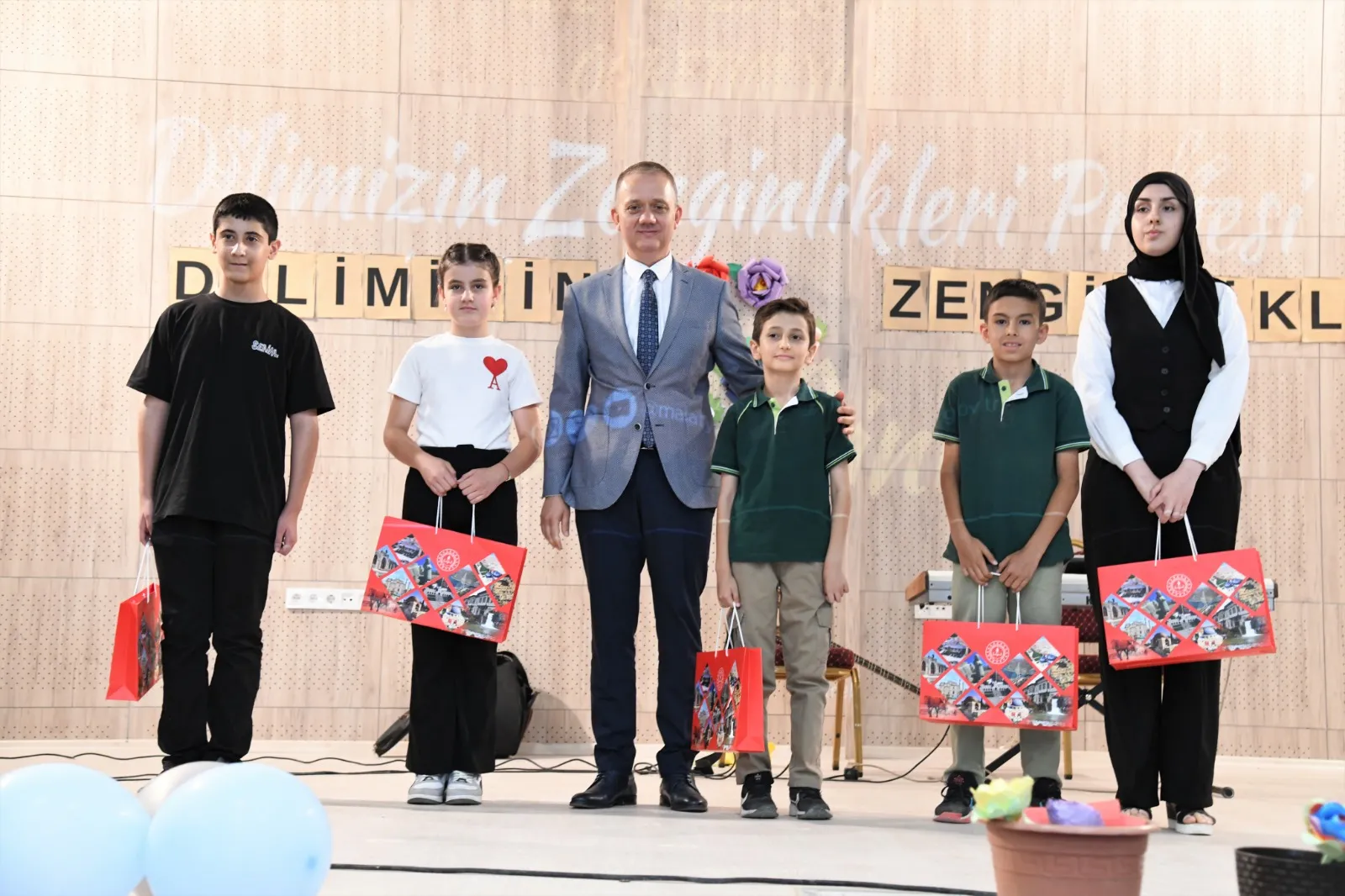 Malatyalı yazar kitap satışı gelirini çocuklara bıraktı !
