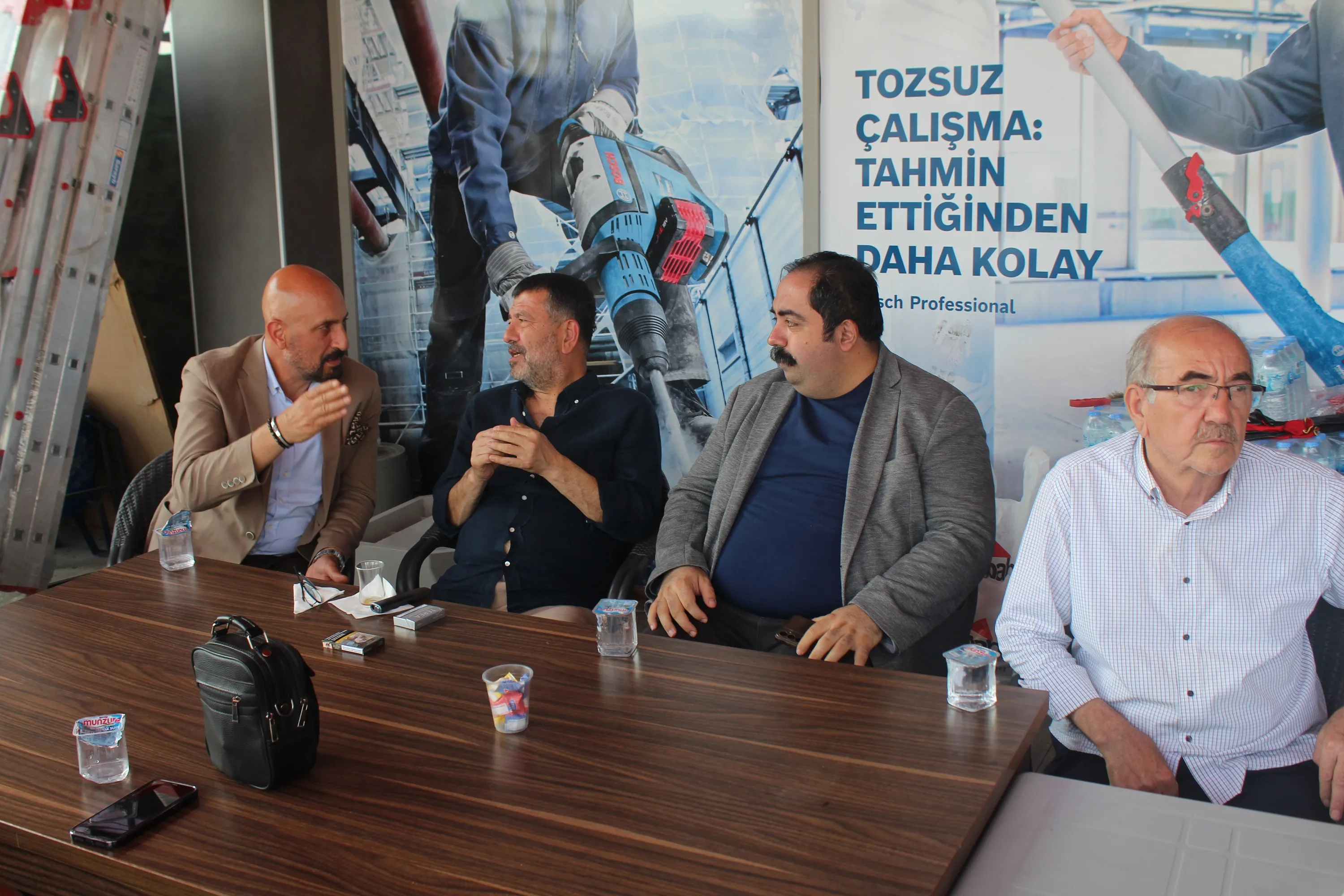 Yangın sonrası Veli Ağbaba’ya ziyaretçi akını devam ediyor!