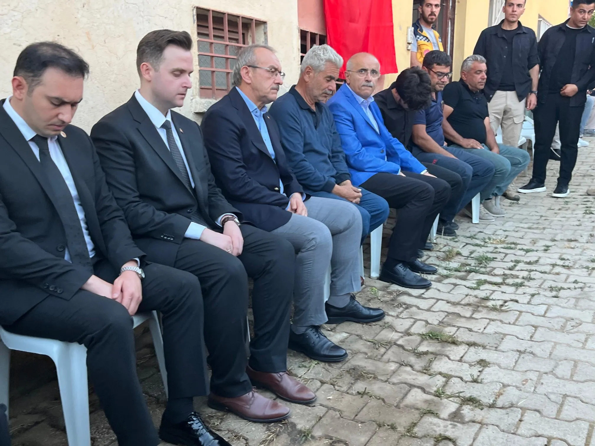Gazdan zehirlenip şehit olan askerin evine taziye ziyareti!