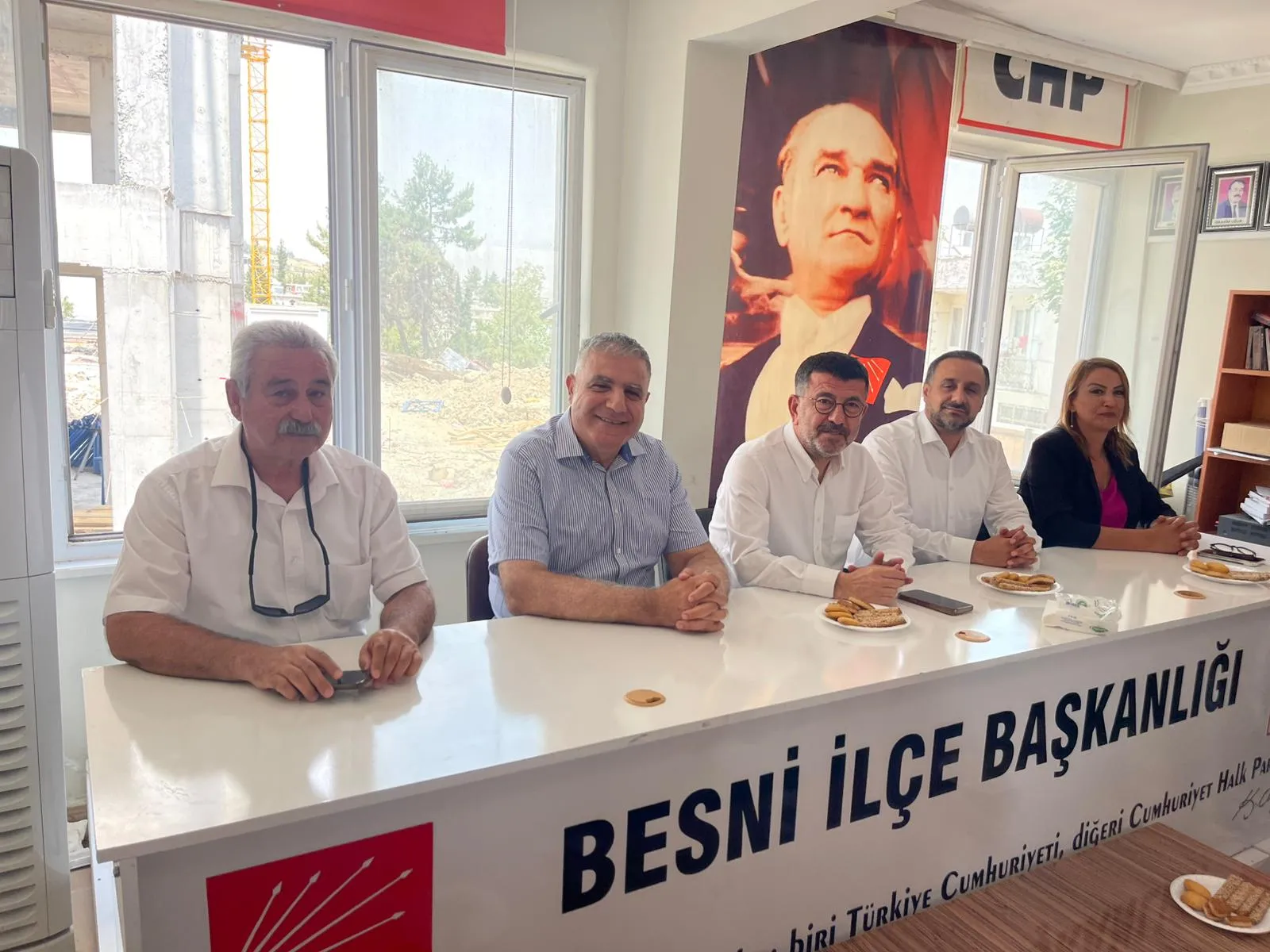 Veli Ağbaba: “Tütüne Uyuşturucu Muamelesi Yapılıyorlar!”