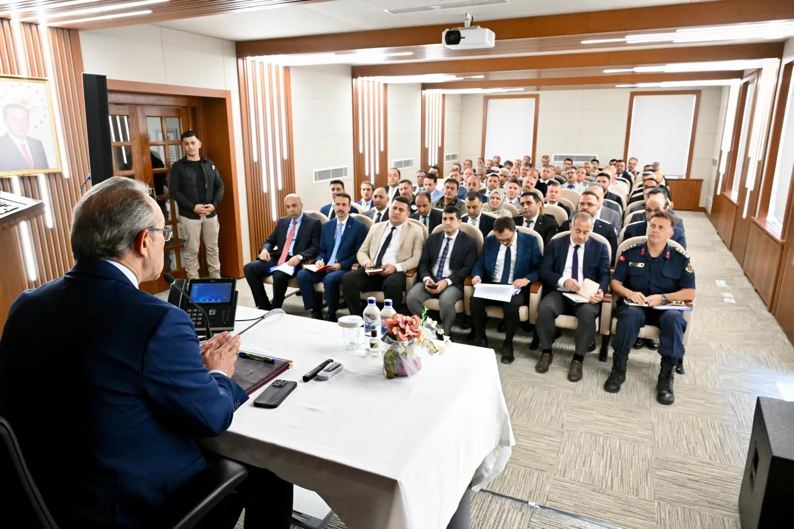 Malatya’da Vali Seddar Yavuz, Temizlik Sorununu da Sahaya Taşıdı