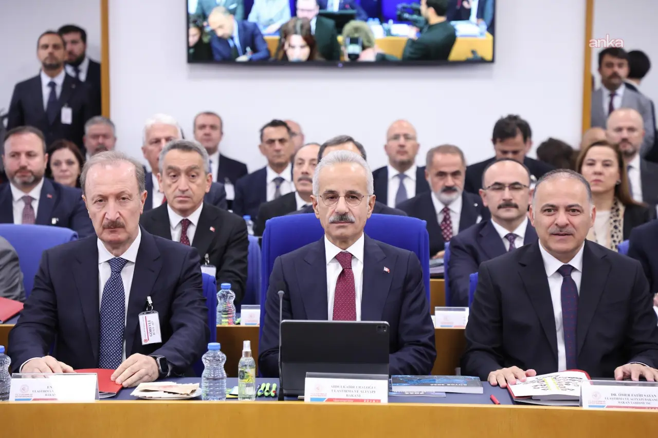 2026 bütçesi Plan ve bütçe Komisyonu'nda... Bakan Uraloğlu'ndan "Gebze" açıklaması: Bizim susmuş olmamız orada yürütülen adli soruşturmayı etkilememe gayretidir