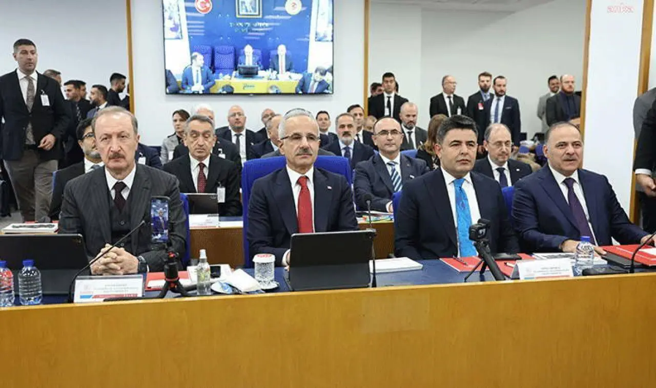 TBMM Plan ve Bütçe Komisyonu görüşmelerinde tartışmalar yaşanırken, CHP 'garanti ödemelerine' tepki gösterdi: 'Milletin kanını emdiniz' - Son Dakika Siyaset Haberleri | Cumhuriyet