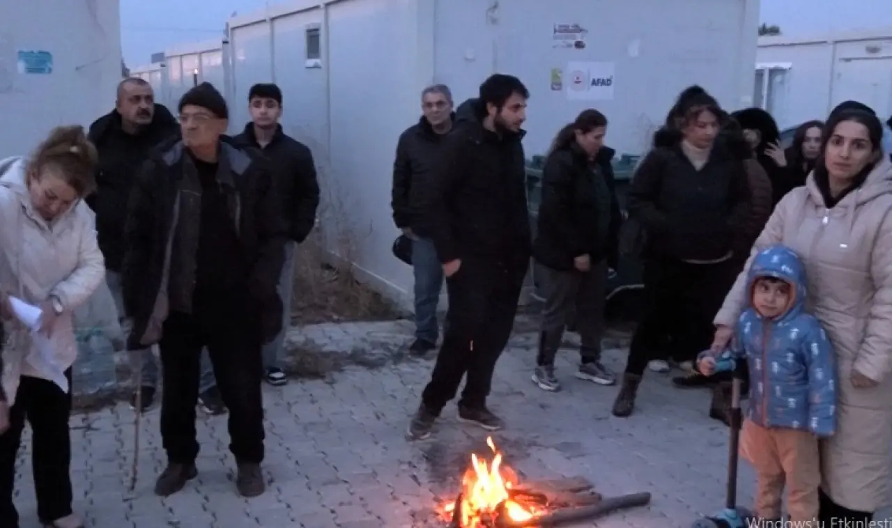 Çocuklu Aileler Ve Öğretmenler Feryat Ediyor: "Söz Verilmişti, Okullar Bitene Kadar Ek Süre İstiyoruz!"